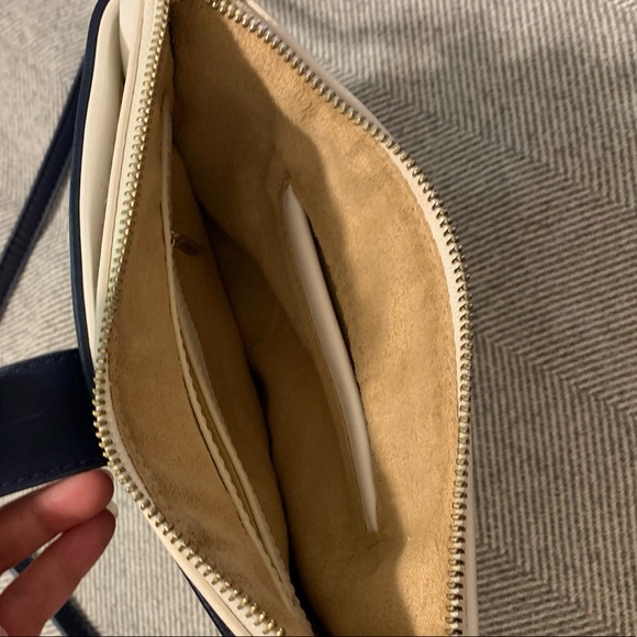 Vegan Leather Purse - Picture 4 of 6